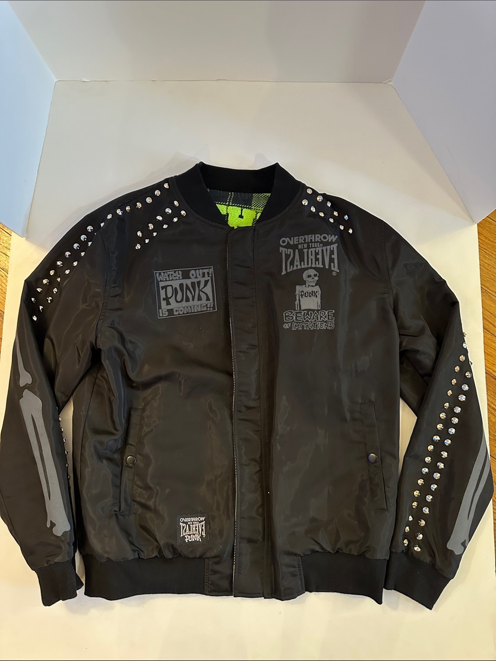 EVERLAST X OVERTHROW REVERSIBLE BOMBER JACKET - NWOT NEVER WORN
